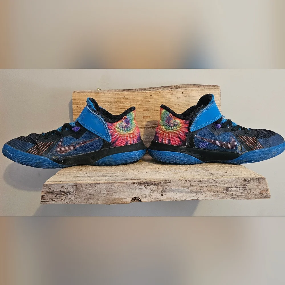 FREE W ANY PURCHASE OVER $8 Nike Kyrie Flytrap 5 Tie Dye Youth Boys Size 1